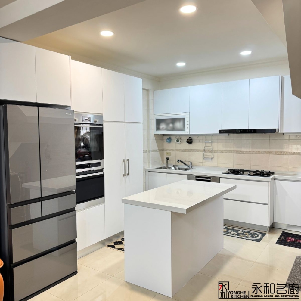 一字型系統廚具 (人造石檯面SD413、T6結晶門ST759-M瓷白色)