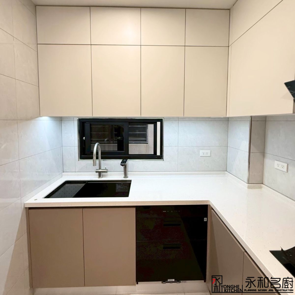 L型系統廚具 (人造石檯面PM832、系統板上BS6000白色、下A727BS奶茶拿鐵)