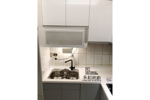 廚房修繕(檯面、門)
