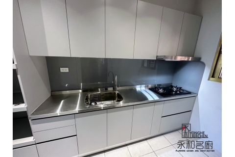 一字型系統廚具 (白鐵檯面+系統板3203L粉灰)